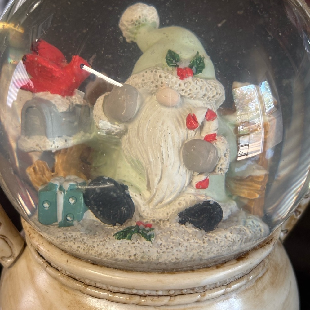 Christmas snow globe lantern - Picture 3 of 5